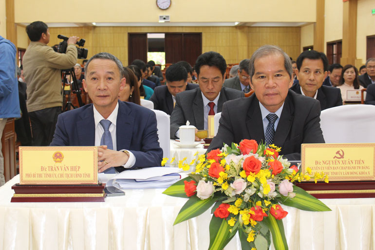 Lãnh đạo tỉnh tham dự kỳ họp