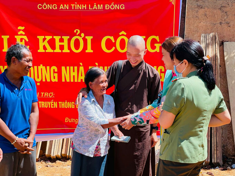 Phòng Phòng Xây dựng phong trào toàn dân bảo vệ an ninh tổ quốc Công an tỉnh tổ chức đợt công tác dân vận tại xã Đưng K'Nớ, huyện Lạc Dương năm 2021