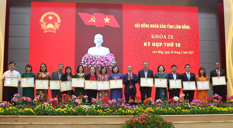 Các tập thể, cá nhân được Chủ tịch UBND tỉnh tặng bằng khen vì có thành tích xuất sắc trong công tác HĐND nhiệm kỳ 2016 – 2021