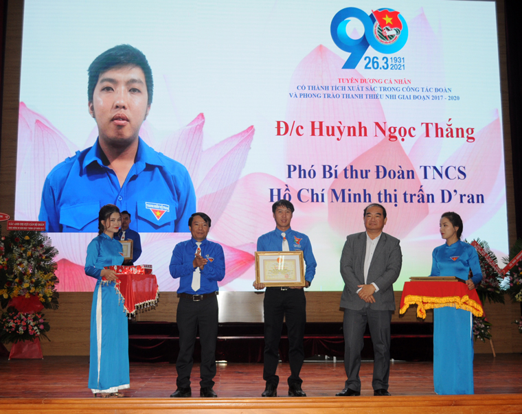 Tuyên dương khen thưởng các tập thể cá nhân có thành tích xuất sắc trong công tác Đoàn và phong trào thanh thiếu nhi giai đoạn 2017-2020