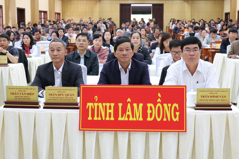 Các đồng chí Thường trực Tỉnh ủy tham dự hội nghị