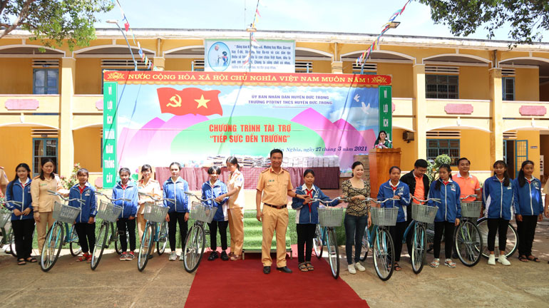 Ấm áp chương trình tiếp sức đến trường