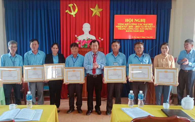 Nâng cao chất lượng hoạt động của tổ chức đảng ở Tu Tra
