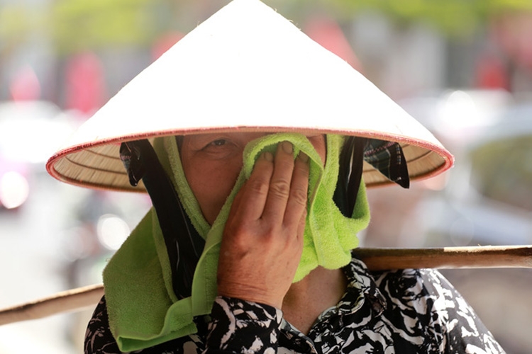 Khu vực Bắc và Trung Trung Bộ tiếp tục nắng nóng gay gắt, nhiệt độ có nơi trên 40 độ C