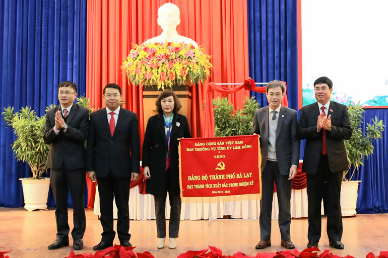 Tự hào 46 năm Đà Lạt anh hùng