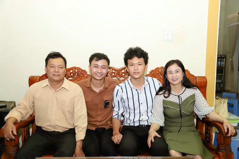 Gương mẫu để nuôi dạy con ngoan