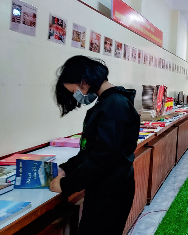 Trưng bày sách kỷ niệm 46 năm giải phóng Đà Lạt