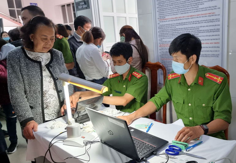 Trắng đêm cấp căn cước công dân