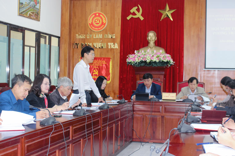 Đại biểu các cơ quan, đơn vị trong Khối tham gia trao đổi, thảo luận, bổ sung thêm một số nội dung liên quan đến kế hoạch Ảnh 3; Đại diện các cơ quan, đơn vị trong Khối thi đua các cơ quan Đảng của Tỉnh ủy ký kết giao ước thi đua năm 202