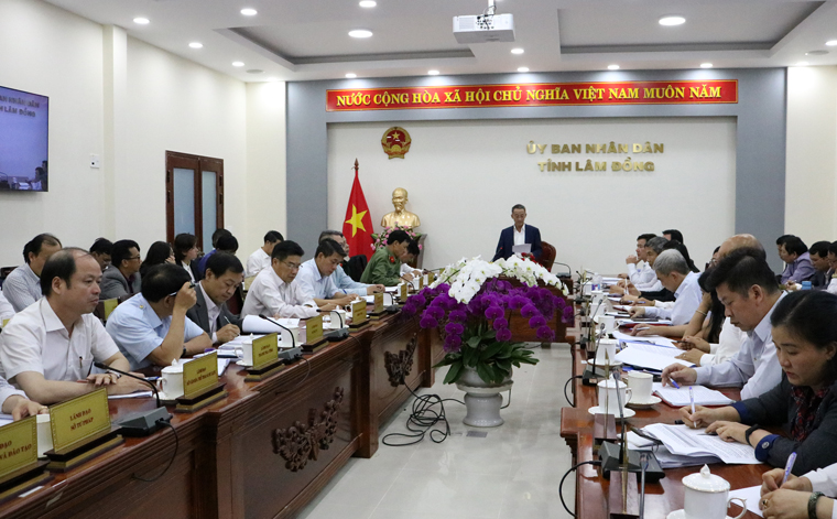 Toàn cảnh buổi họp trực tuyến toàn tỉnh