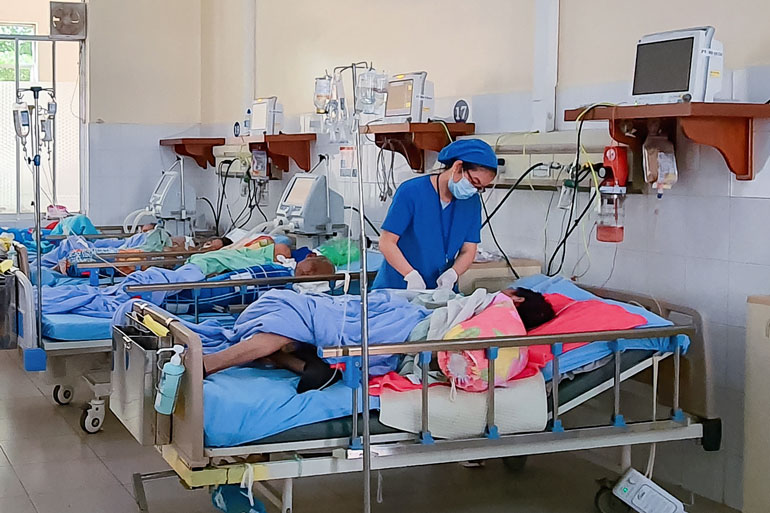 Tăng cường công tác điều dưỡng, kiểm soát nhiễm khuẩn