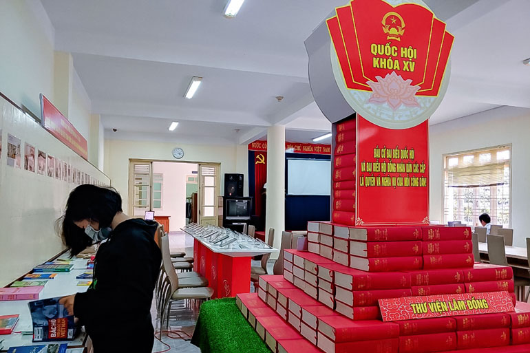 Trưng bày sách, tư liệu lịch sử về ''Bầu cử đại biểu Quốc hội và đại biểu HĐND các cấp''
