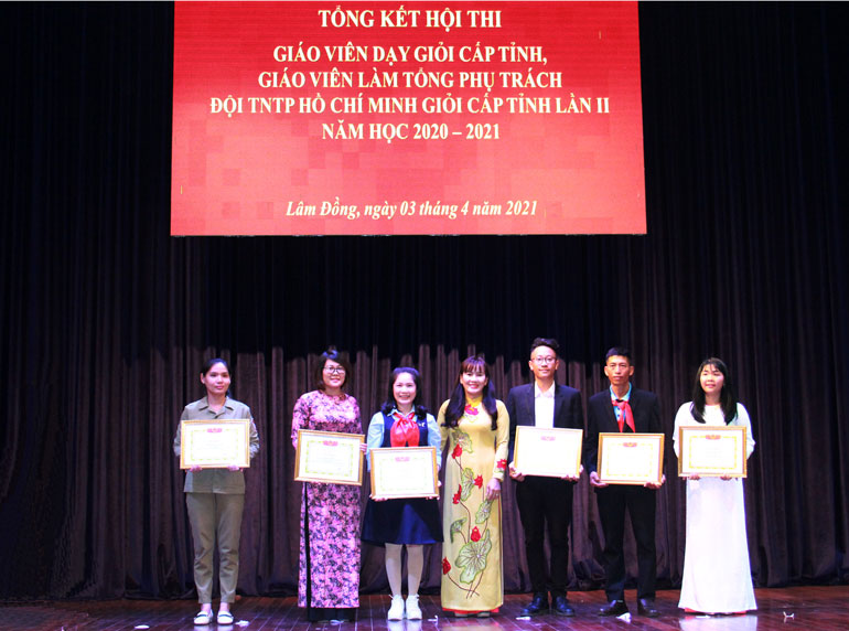 437 giáo viên giỏi, tổng phụ trách Đội giỏi cấp tỉnh