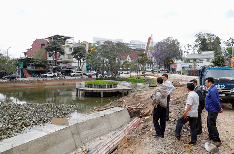 Yêu cầu quy hoạch cây xanh ở khu vực hồ Hoàng Văn Thu 