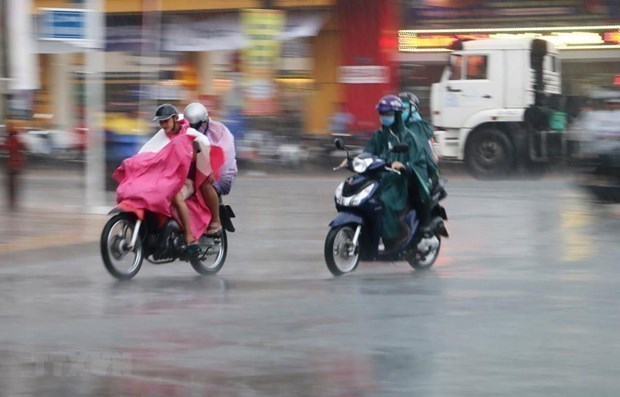 Khu vực Nam Bộ ngày nắng nóng, chiều tối có mưa rào và dông