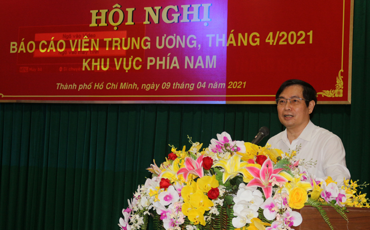 Hội nghị báo cáo viên Trung ương khu vực phía Nam