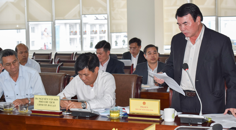 Phó Chủ tịch UBND tỉnh Lâm Đồng Phạm S phát biểu tại buổi làm việc