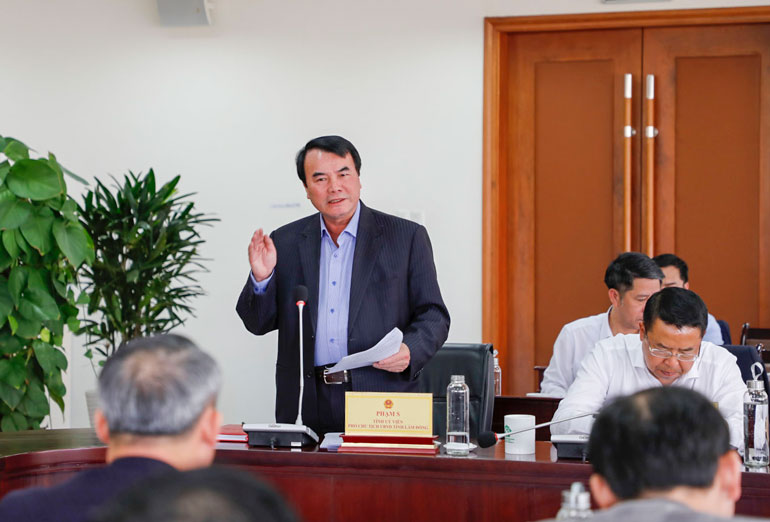 Phó Chủ tịch UBND tỉnh Lâm Đồng Phạm S phát biểu tại buổi làm việc
