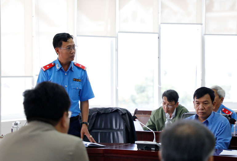 Cán bộ Sở Giao thông Vận tải nêu ý kiến tại buổi làm việc