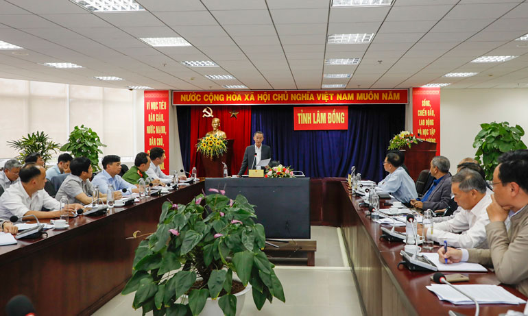 Quang cảnh buổi làm việc