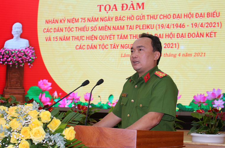 Đại biểu tham luận tại buổi tọa đàm
