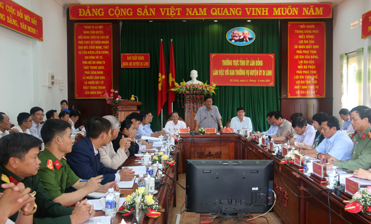 Đồng chí Trần Đức Quận - Ủy viên Ban Chấp hành Trung ương Đảng, Bí thư Tỉnh ủy Lâm Đồng phát biểu chỉ đạo tại buổi làm việc