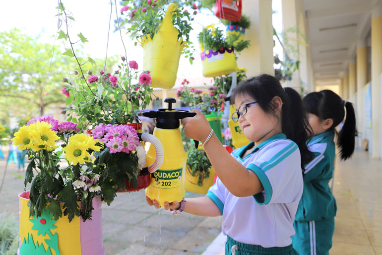 Phụ nữ Bảo Lộc chung tay phòng, chống rác thải nhựa