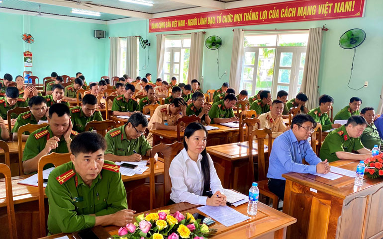 Toàn cảnh lễ phát động đợt cao điểm tấn công, trấn áp các loại tội phạm đảm bảo ANTT dip lễ và bầu cử Quốc hội, HĐND các cấp nhiệm kỳ 2021 - 2026 của Công an huyện Đạ Huoai