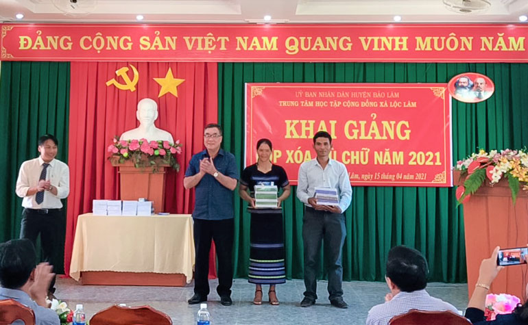 Bảo Lâm: Gần 70 học viên đồng bào dân tộc thiểu số tham gia lớp học xóa mù chữ