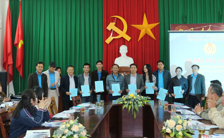 Ra mắt CLB Chủ tịch Công đoàn cơ sở vì người lao động