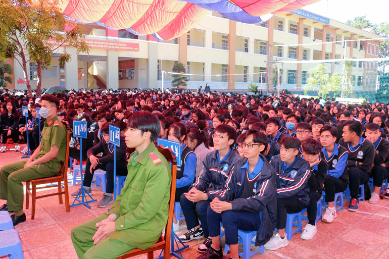 Hơn 1.700 học sinh tham dự phiên tòa giả định về ma túy