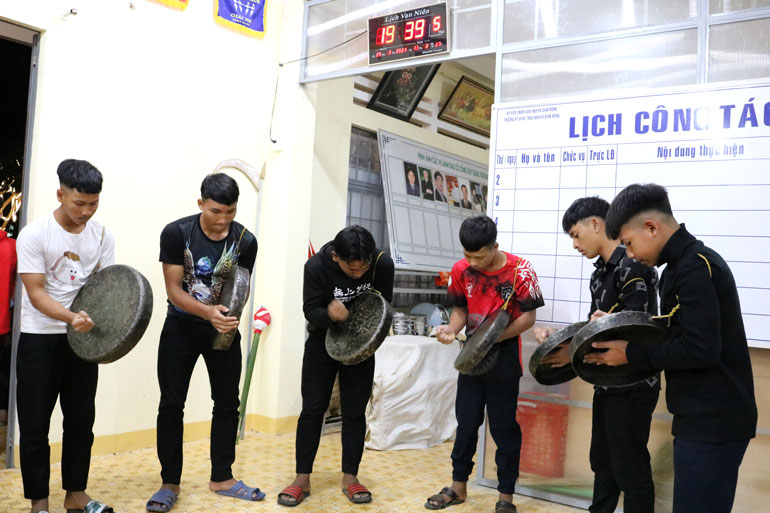 Vang mãi tiếng cồng chiêng
