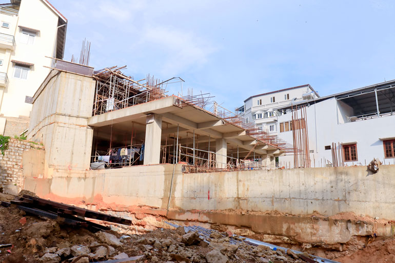 Thi công khách sạn 9 tầng, làm ảnh hưởng hàng chục nhà dân