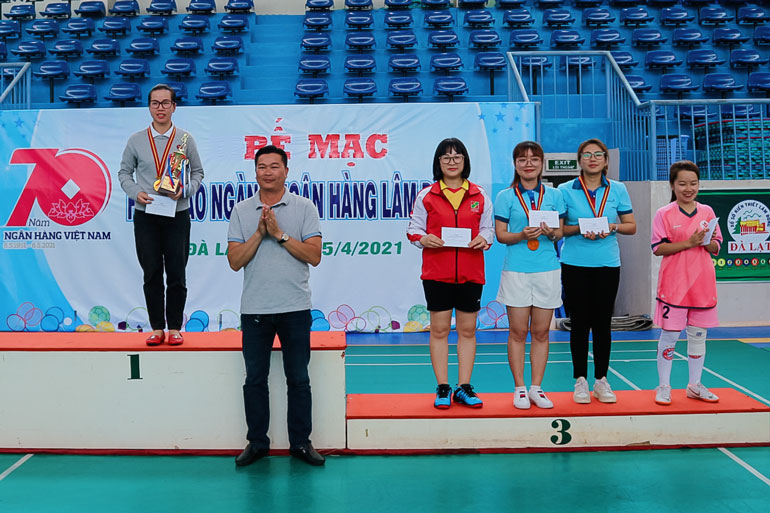 Trao giải cho các vận động viên