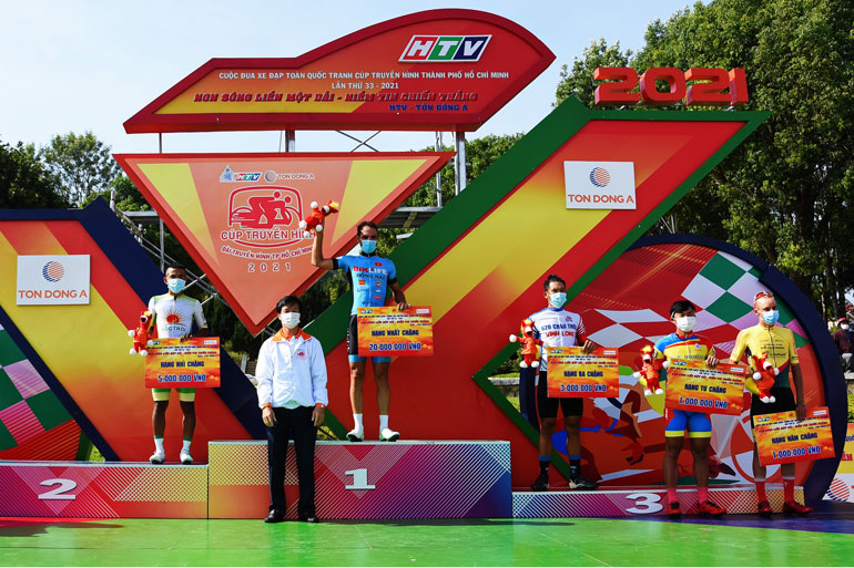 “Trao giải 5 cá nhân cán đích đầu tiên chặng 19 từ Phan Rang lên Đà Lạt 