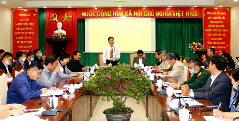 Cung cấp thông tin cho những người ứng cử xây dựng chương trình hành động