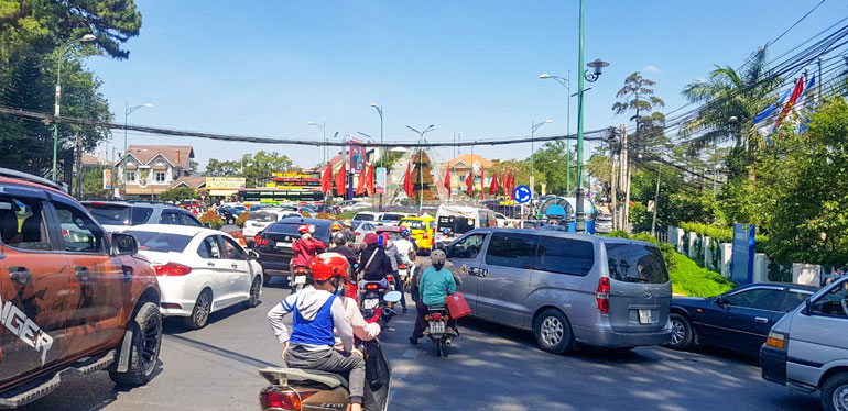 Phân luồng giao thông tạm thời tại đèo Prenn và Mimosa dịp lễ