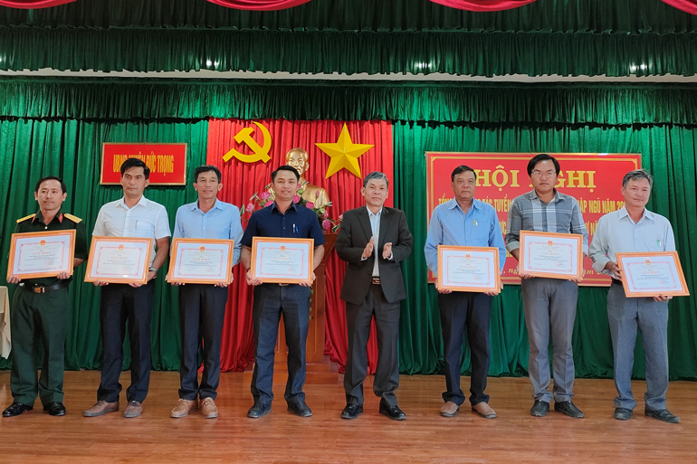 Khen thưởng nhiều tập thể, cá nhân thực hiện tốt công tác tuyển chọn, gọi công dân nhập ngũ