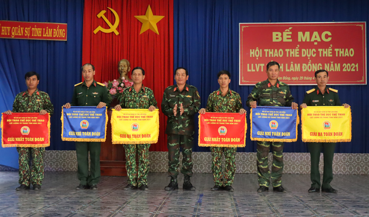 Bế mạc Hội thao LLVT tỉnh