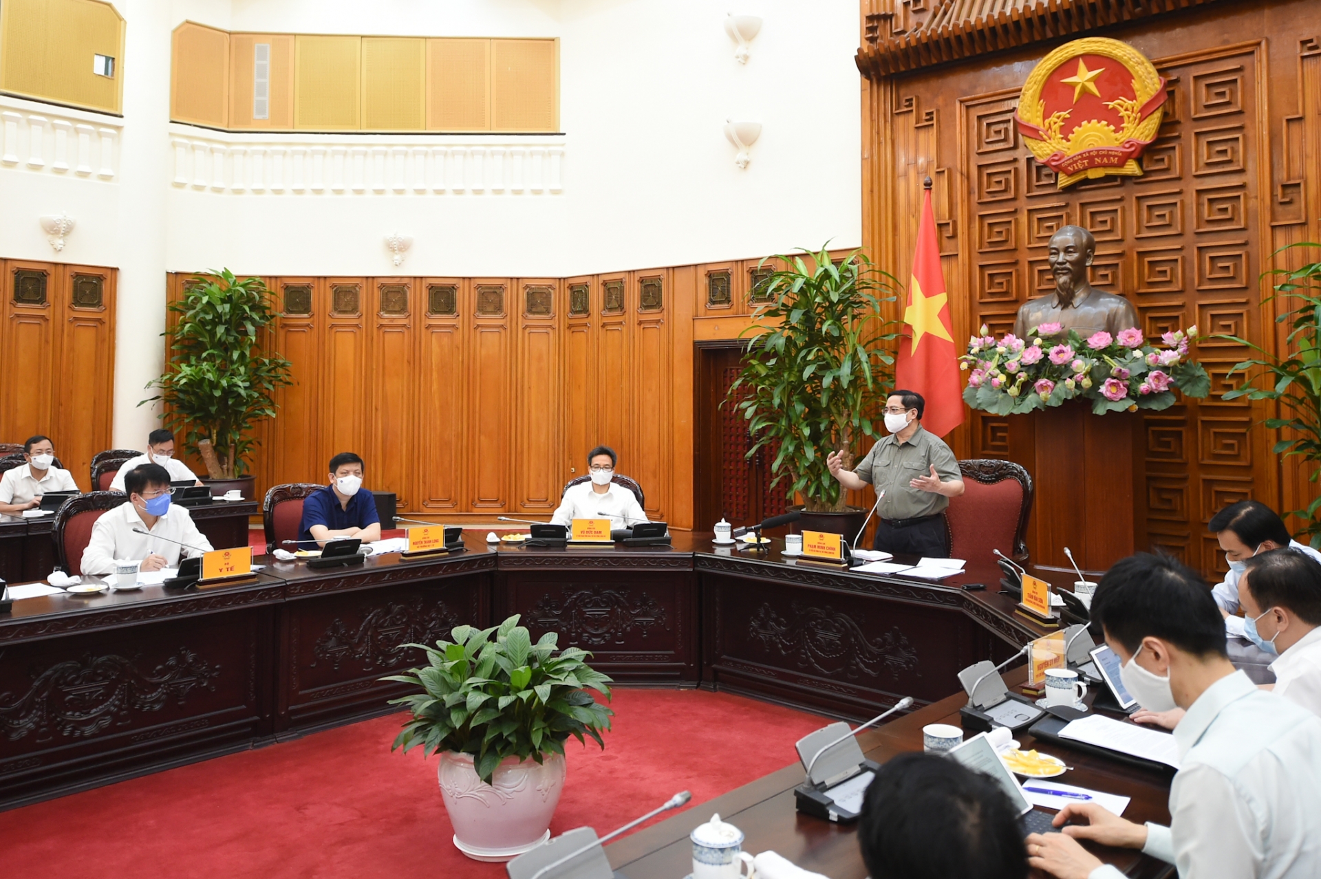 “Chúng ta không lơ là, chủ quan, mất cảnh giác, không bi quan, hoảng hốt, phải bình tĩnh, tỉnh táo, sắc sảo trong việc chỉ đạo và tổ chức thực hiện phải tốt hơn, phù hợp với tình hình"