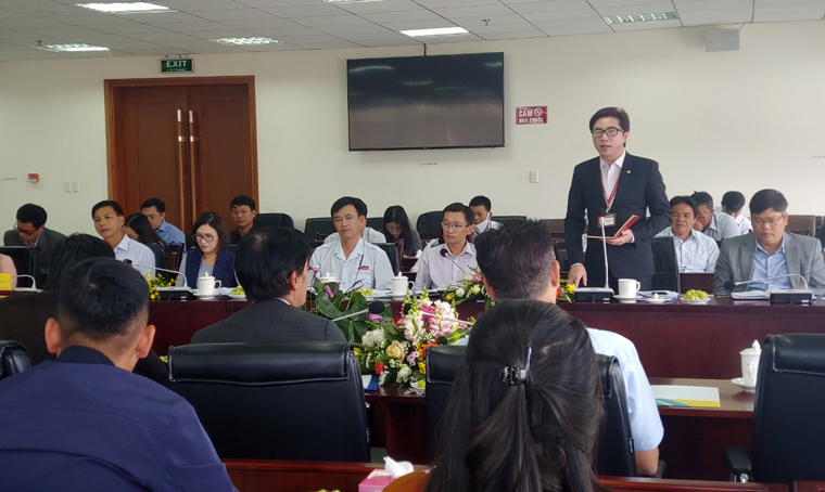 Nhiều ý kiến nêu lên những khó khăn, vướng mắc trên các lĩnh vực văn hóa, thể thao, du lịch cần giải quyết