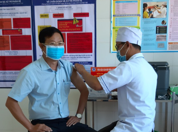 Lạc Dương: 237 người tiêm vắc xin phòng Covid-19 đợt 1