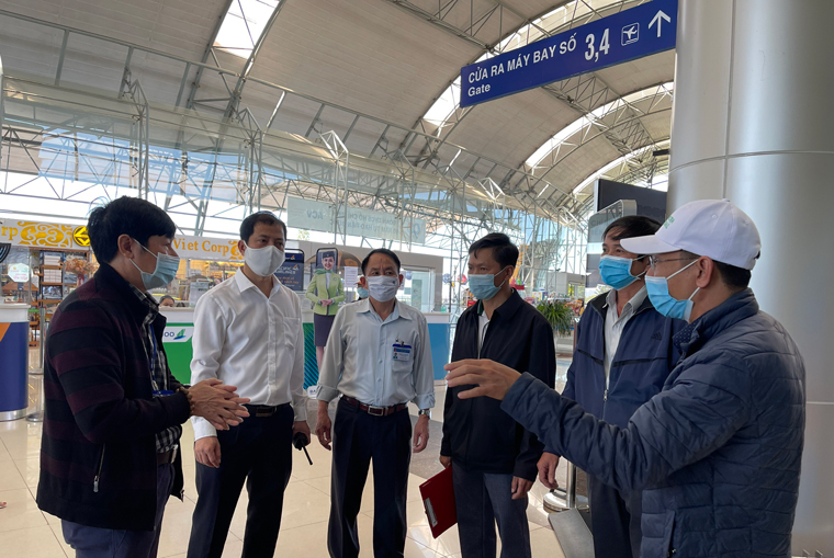 Sở Y tế kiểm tra đột xuất công tác phòng chống dịch tại Cảng hàng không Liên Khương