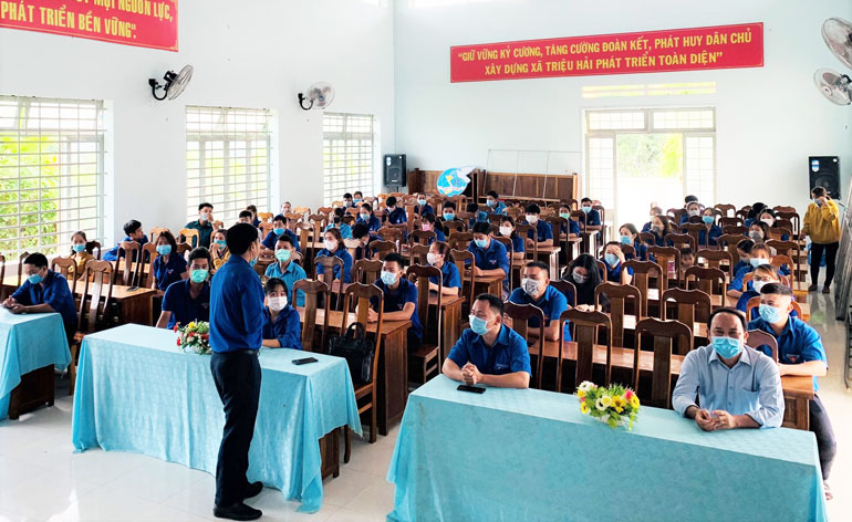 Đạ Tẻh: Gặp mặt các cử tri trẻ lần đầu tham gia bầu cử