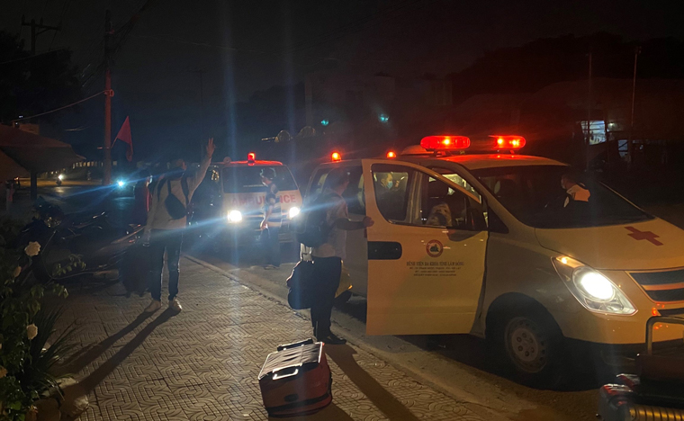 28 trường hợp F1 liên quan tại Vườn Ánh Sáng Lumiere được đưa đi cách ly tập trung tại Trung đoàn 994 Bộ Chỉ huy Quân sự tỉnh tại Đức Trọng