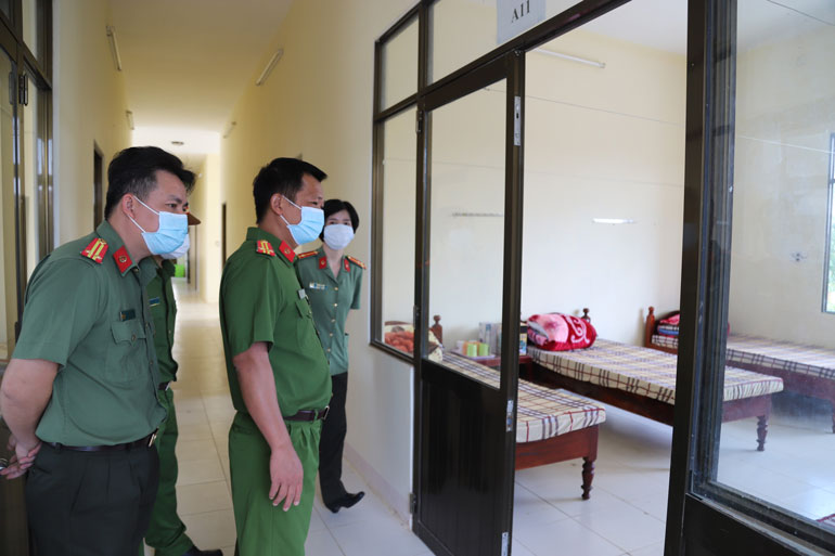 Ảnh 3: Khu cách ly y tế tập trung thuộc Trung đoàn cơ động Công an Lâm Đồng tại Phường 2 (TP Bảo Lộc) với 90 giường đã sẵn sàng thực hiện các biện pháp cách ly y tế phòng chống dịch