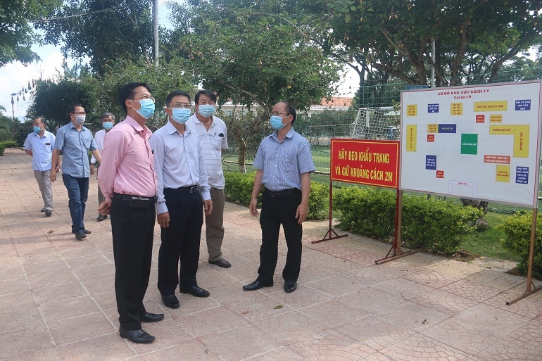 Ông Đặng Trí Dũng - Phó Chủ tịch UBND tỉnh kiểm tra công tác phòng chống dịch Covid-19 tại huyện Di Linh