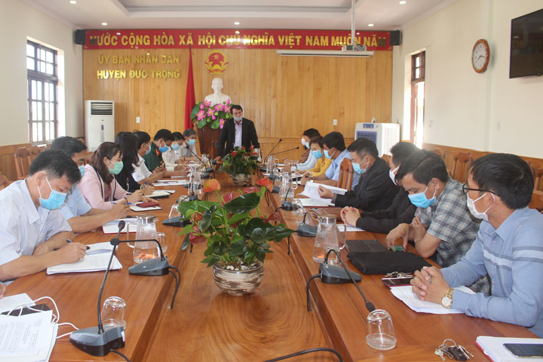 Ông Phạm S - Phó Chủ tịch UBND tỉnh kiểm tra công tác phòng chống dịch Covid-19 tại Đức Trọng, Lâm Hà, Đam Rông