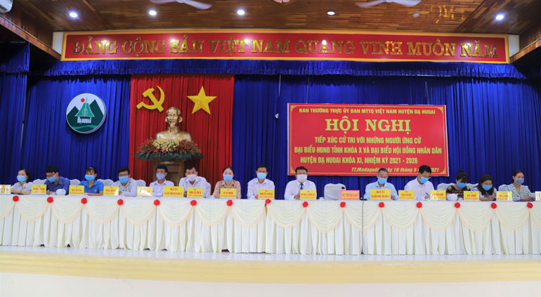 Các ứng cử viên đại biểu HĐND tỉnh Lâm Đồng và huyện Đạ Huoai nhiệm kỳ 2021 - 2026 tiếp xúc với cử tri địa phương