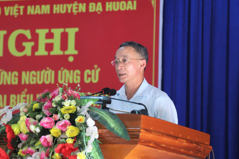 Ông Trần Văn Hiệp - Chủ tịch UBND tỉnh Lâm Đồng thay mặt các ứng cử viên HĐND tỉnh phát biểu tiếp thu ý kiến cử tri
